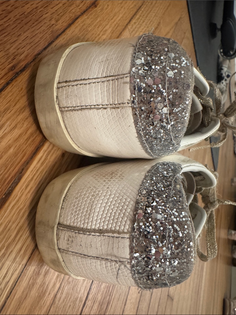 Golden Goose Superstar Style White Leather Sneakers with Gold Star - Picture 3 of 7